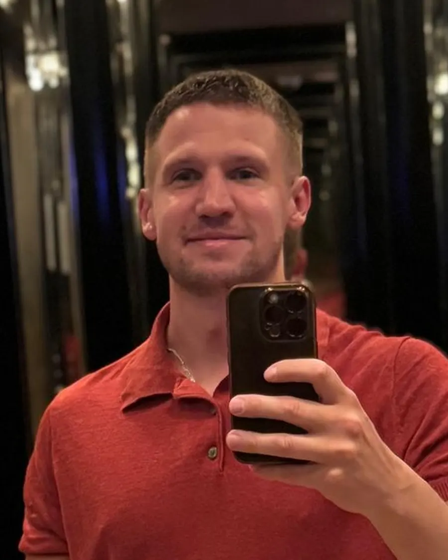 Mateusz Wesołowski, founder of SpotMade — a phone selfie that turns into a portrait